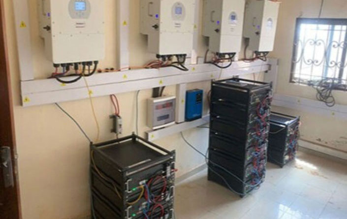 RENOPI 40kva オフグリッドインバーター 65KWH Lifepo4 バッテリーシステム（カメルーン）