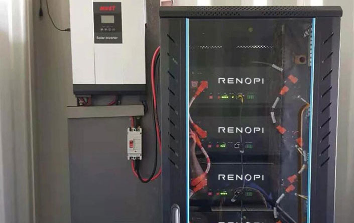 レバノンの RENOPI 8kva オフグリッドインバーター 50KWH Lifepo4 バッテリーシステム